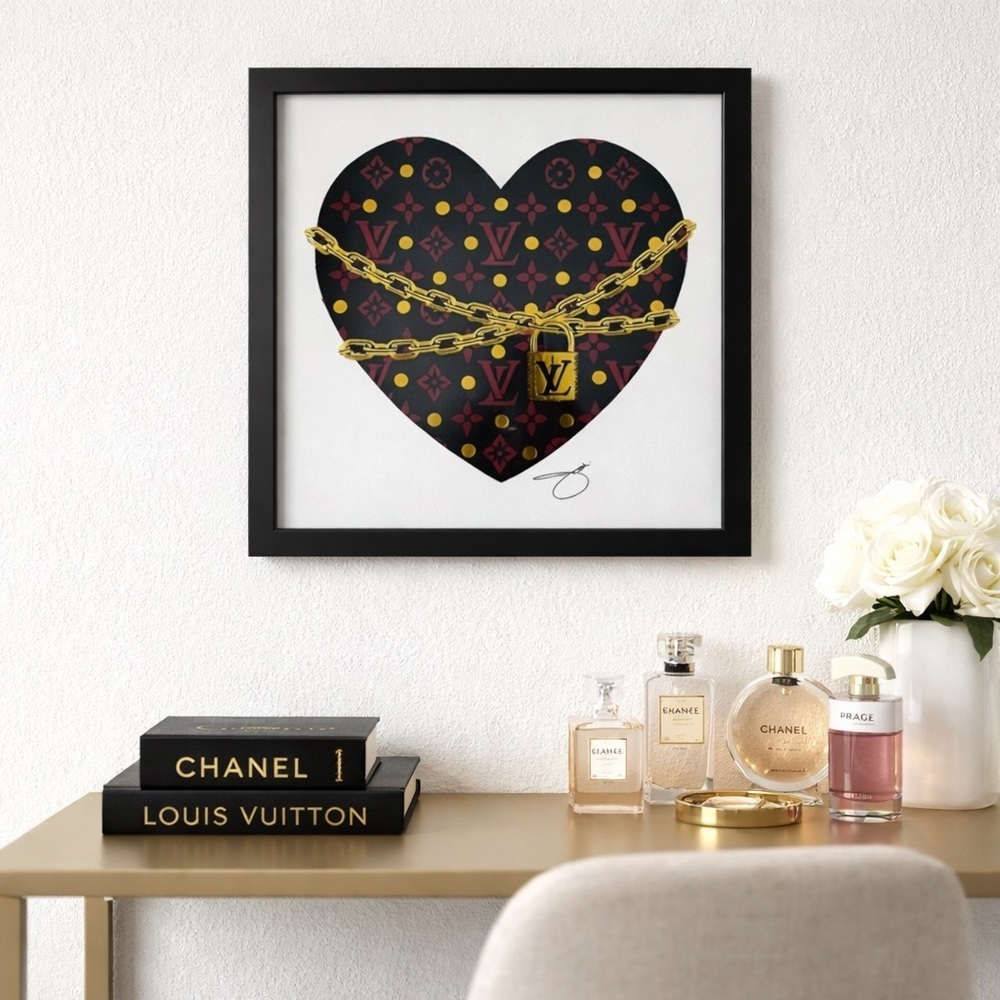 Designer-Inspired Heart Wall Art – Gold Chain Glam Decor